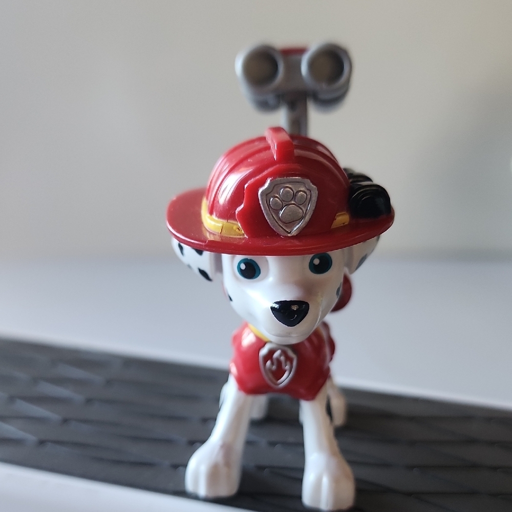 11 Pieces, Paw Patrol Rescue Team Action Figures - Red, Blue, Green. - Picture 8 of 15